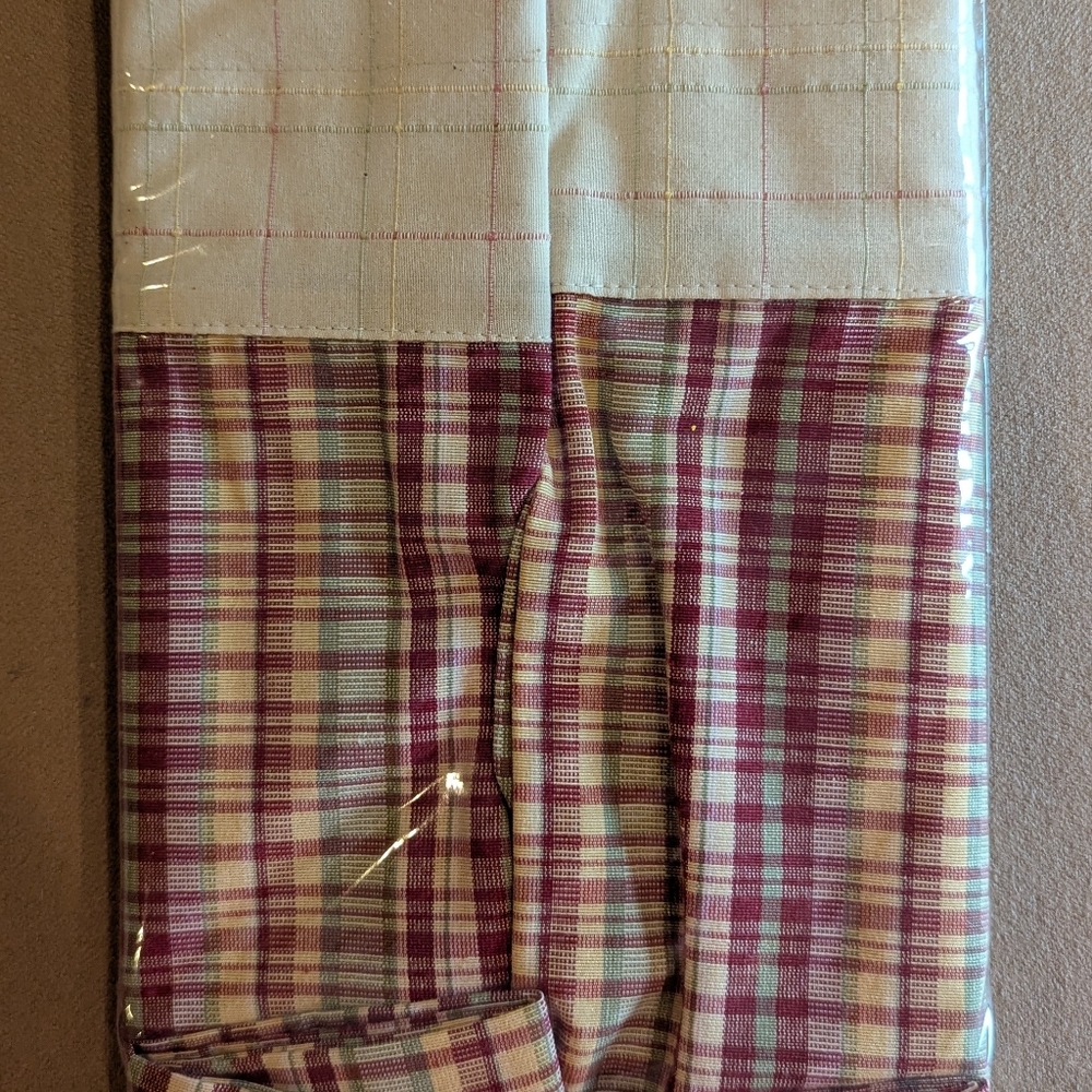 Rustic Plaid Window Valance - Picture 3 of 4